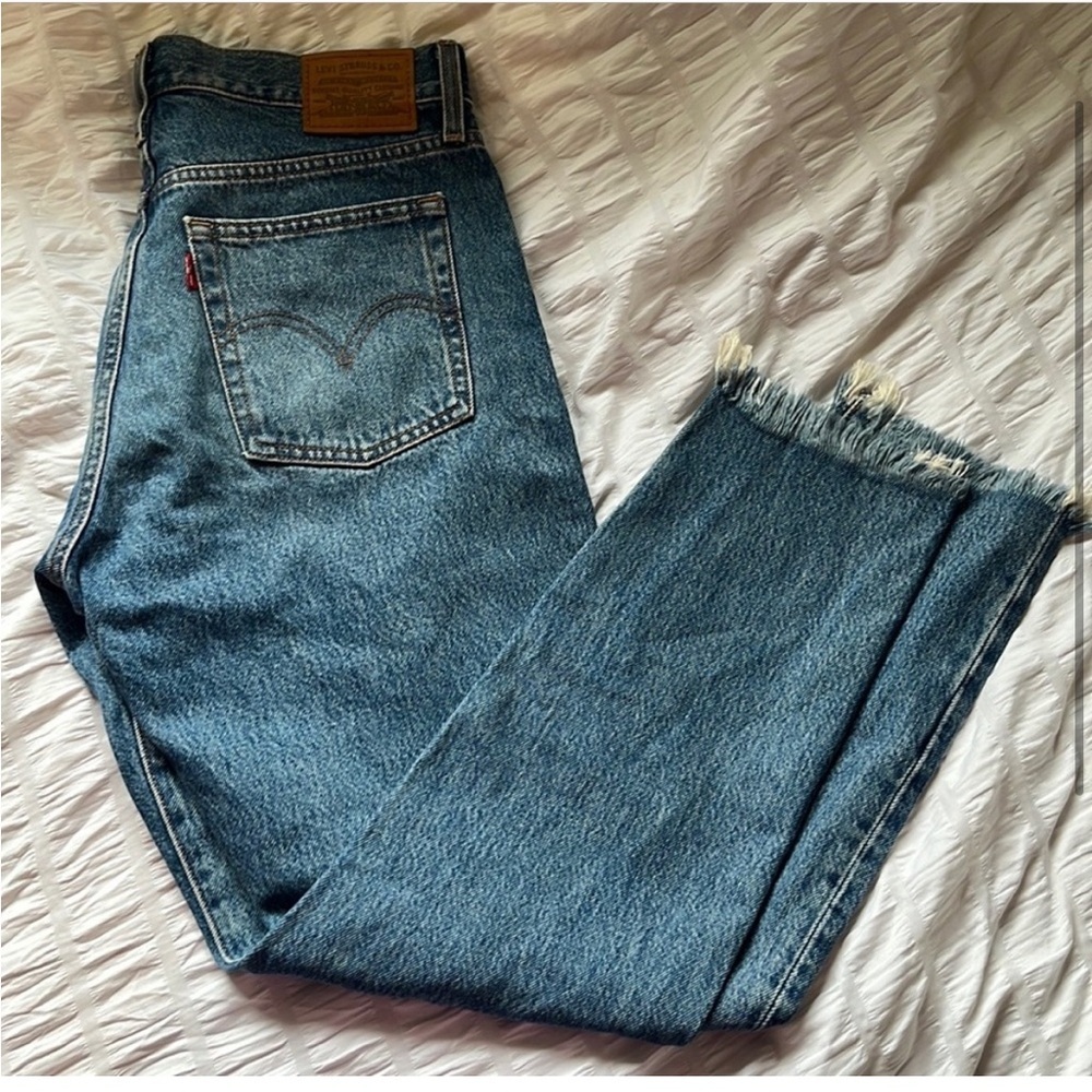 LEVI'S Wedgie Icon Fit in Truth Unfolds Jean- Straight -Fray hem-like new-Sz 28 - Picture 7 of 9